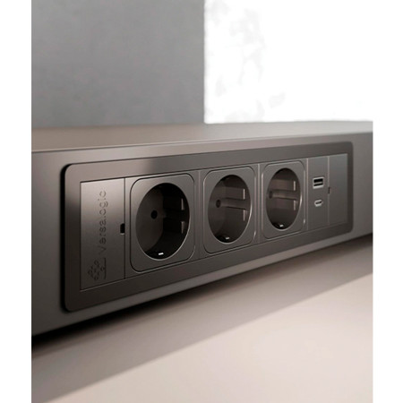 Розеточный блок ASA VersaFrame 3.0 3x220 USB 5V черный (060.40F.00009)