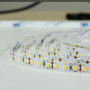 Світлодіодна стрічка для кухні 2835 SMD, 180 LEDs/м, 14.4 Вт, 12В, IP20, холодне біле світло